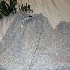 ✨COZY✨sweatpants, in a size small, lightly worn